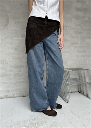 Croflora triangle scarf Hot Fudge Brown Becksøndergaard